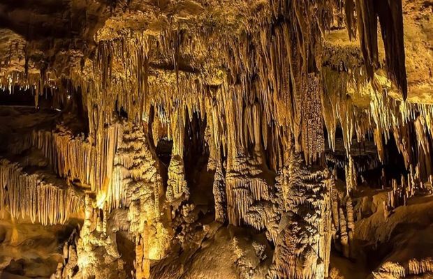 Mo Luong Cave